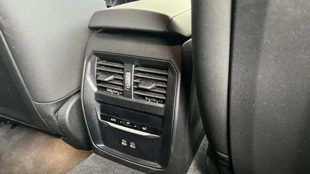 BMW 3 Series view 20