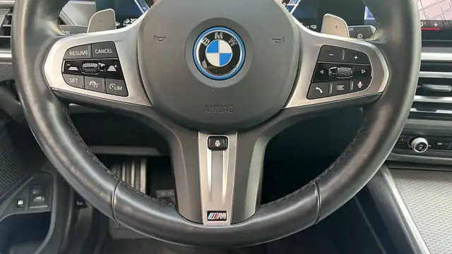 BMW 3 Series view 25