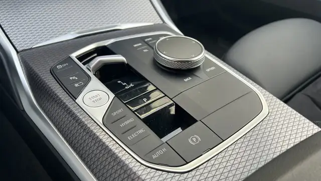 BMW 3 Series view 24