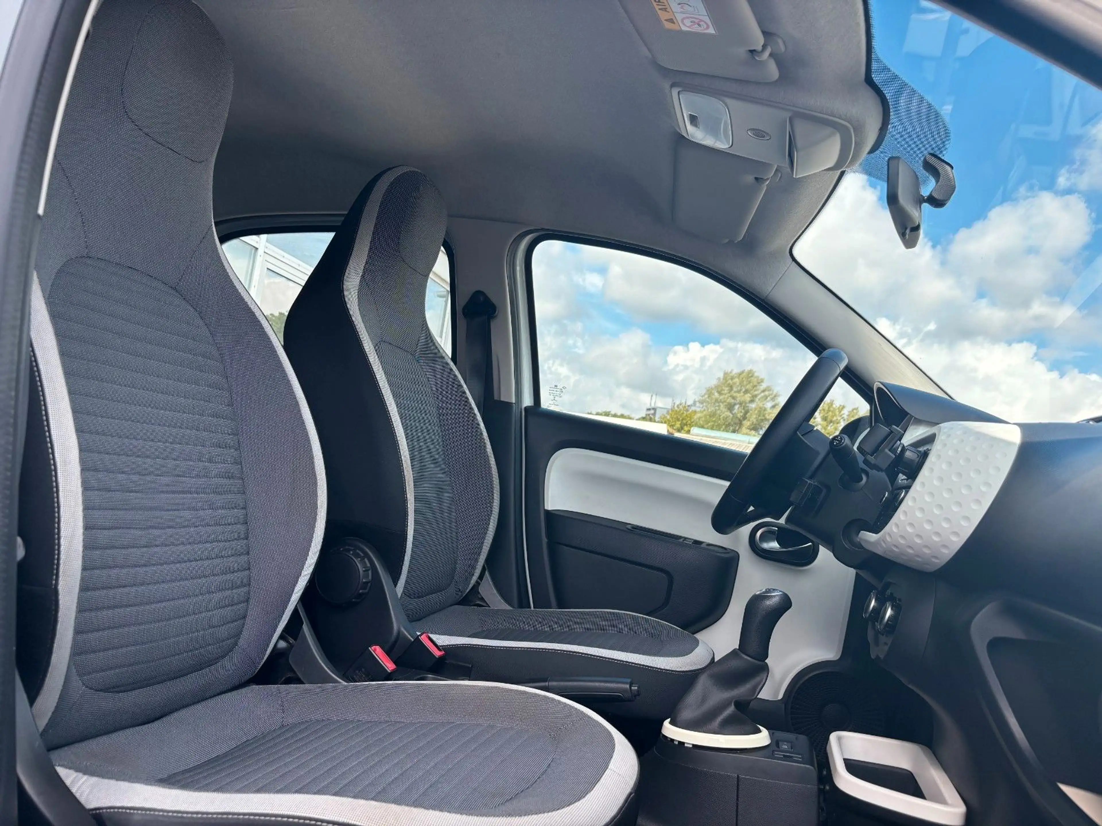 Renault Twingo Experience 1.0 SCe 70 — photo 14