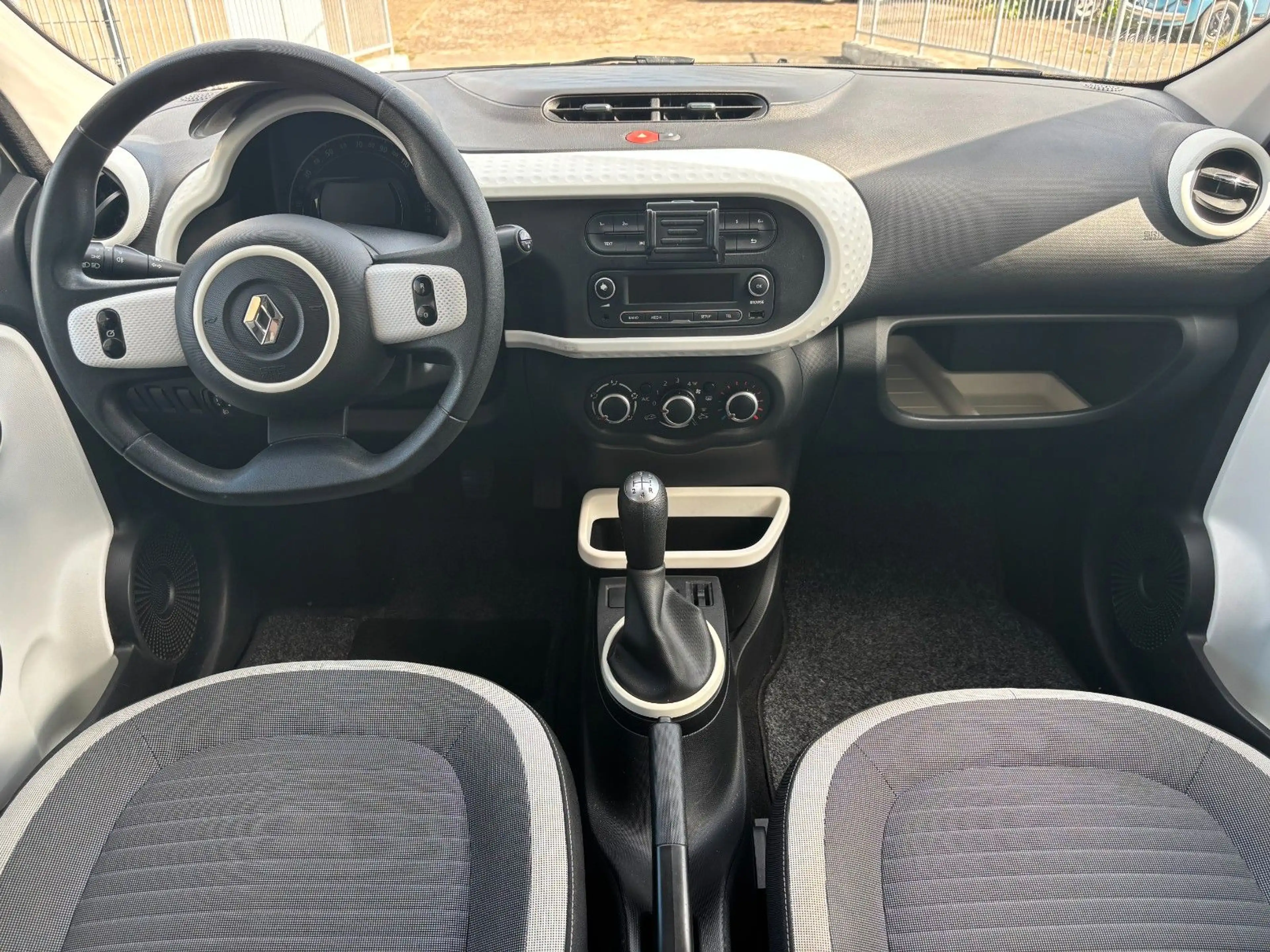 Renault Twingo Experience 1.0 SCe 70 — photo 11