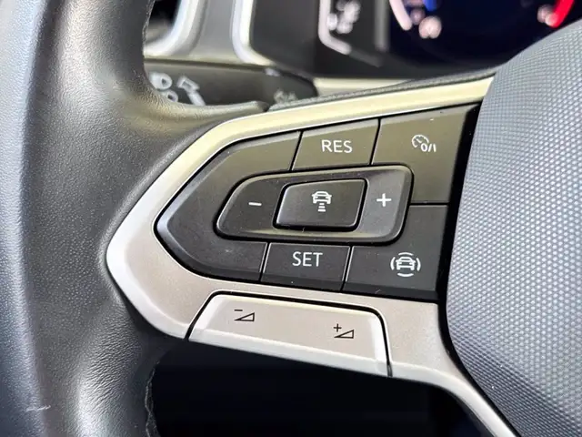 Volkswagen T-Roc view 21