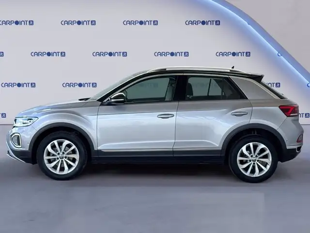 Volkswagen T-Roc view 4