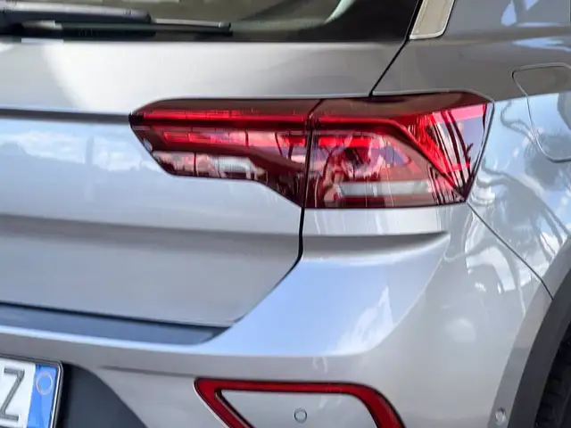 Volkswagen T-Roc view 17