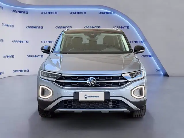 Volkswagen T-Roc view 3
