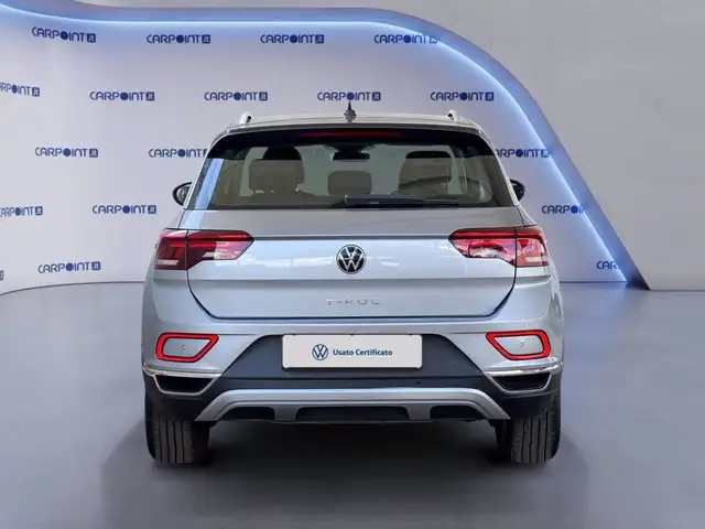 Volkswagen T-Roc view 5