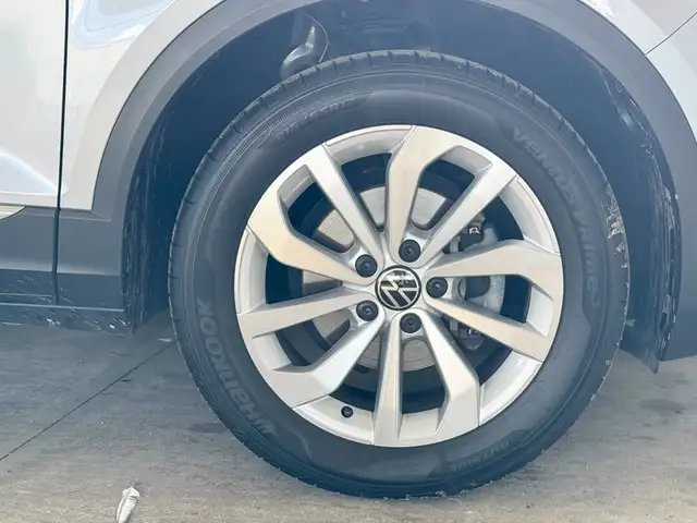 Volkswagen T-Roc view 15
