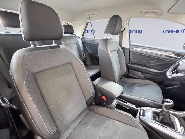Volkswagen T-Roc view 8