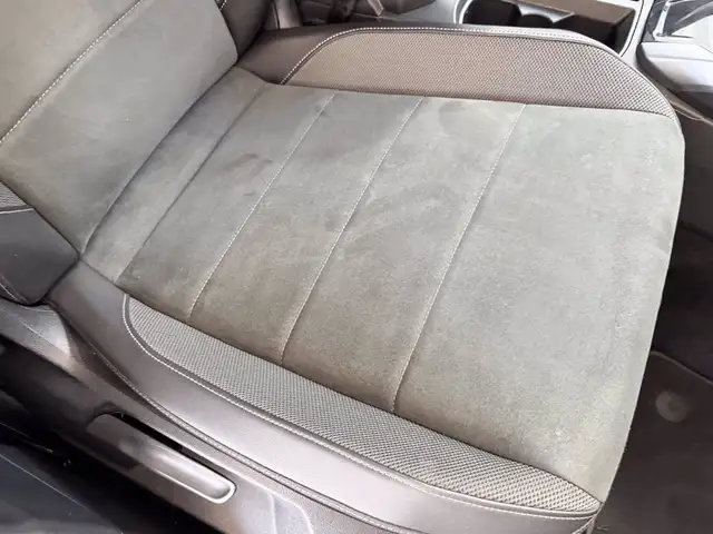 Volkswagen T-Roc view 9