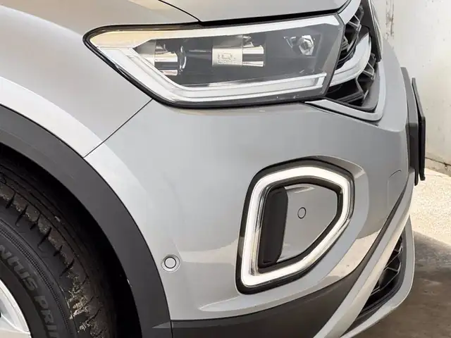 Volkswagen T-Roc view 14