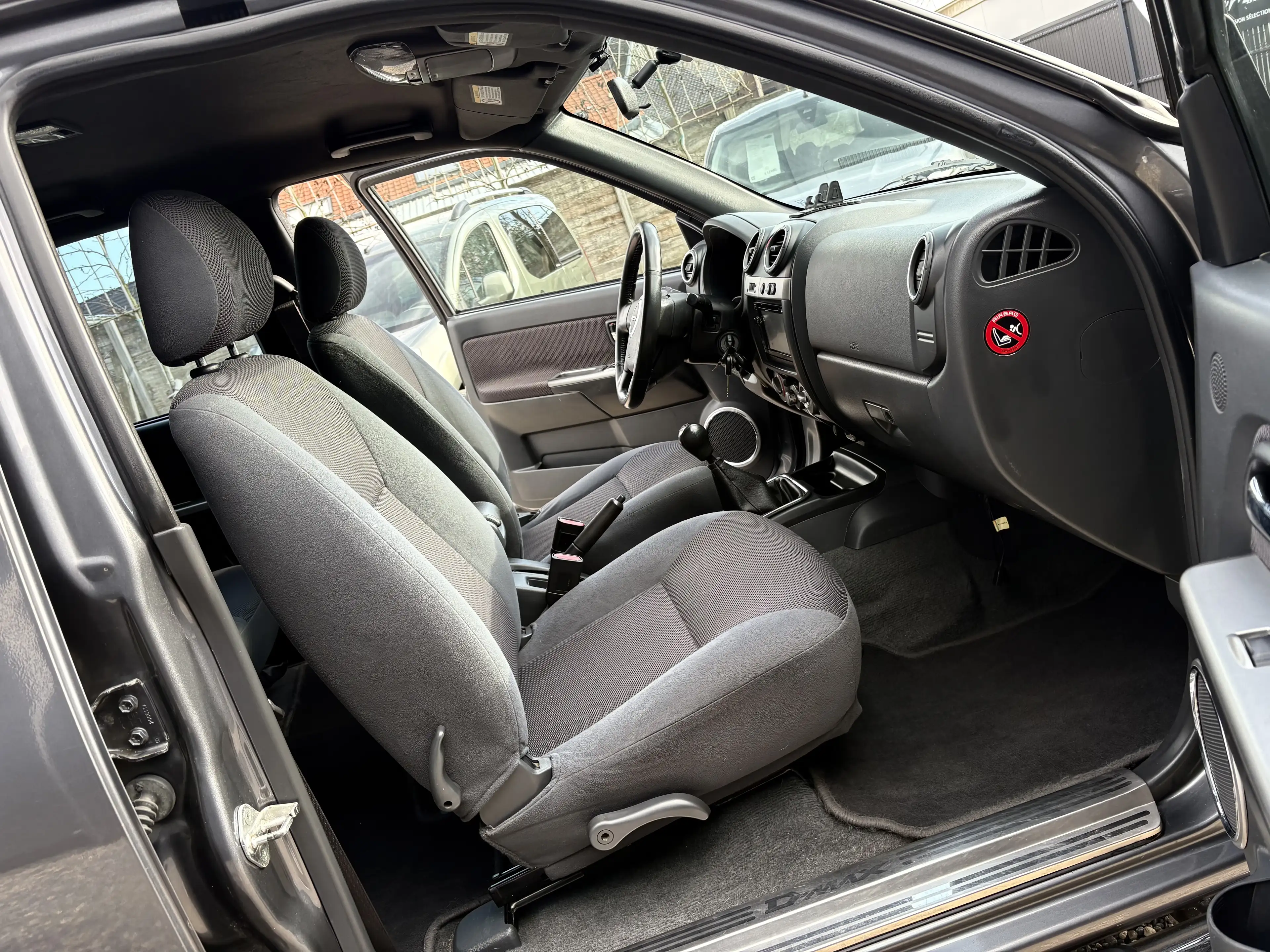Isuzu D-Max D-Max 2.5 Turbo Di 4WD LS Granite Hardtop/ GPS/ — photo 7