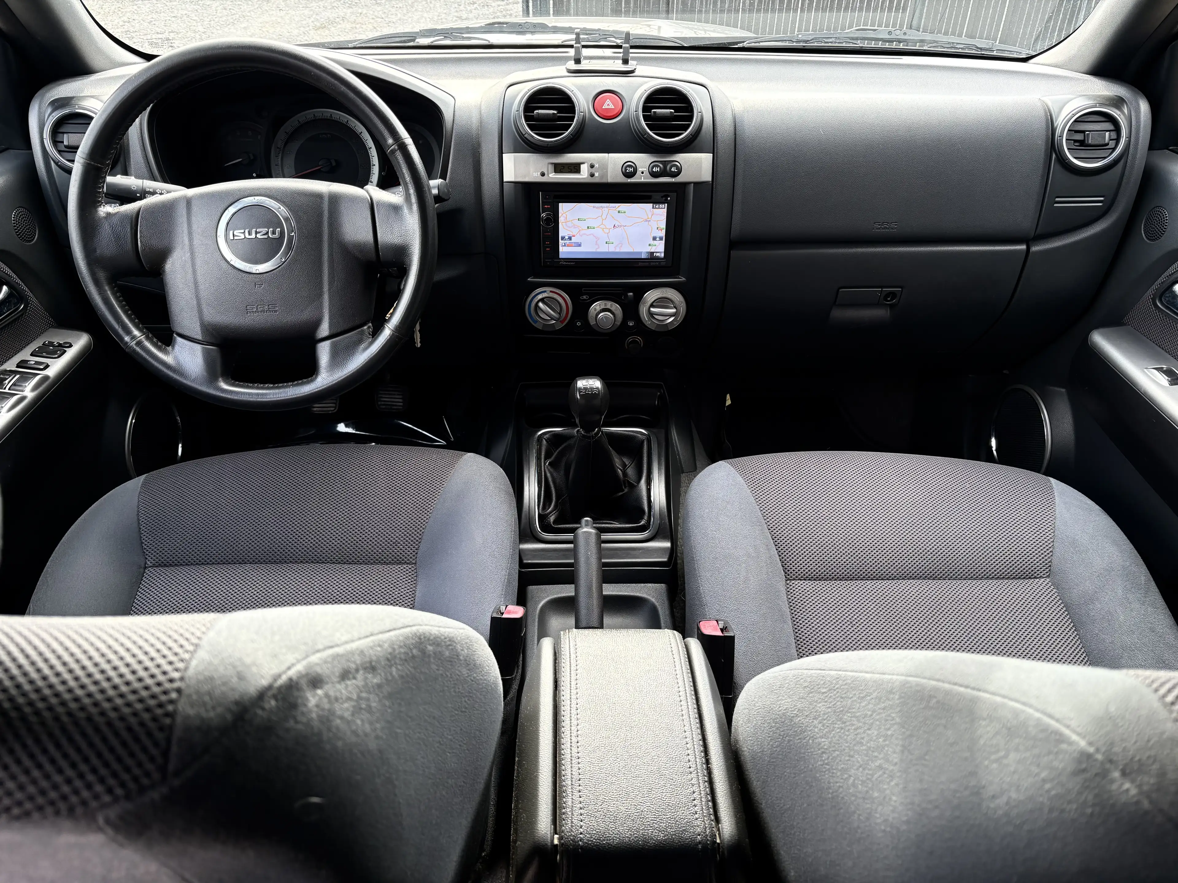 Isuzu D-Max D-Max 2.5 Turbo Di 4WD LS Granite Hardtop/ GPS/ — photo 9