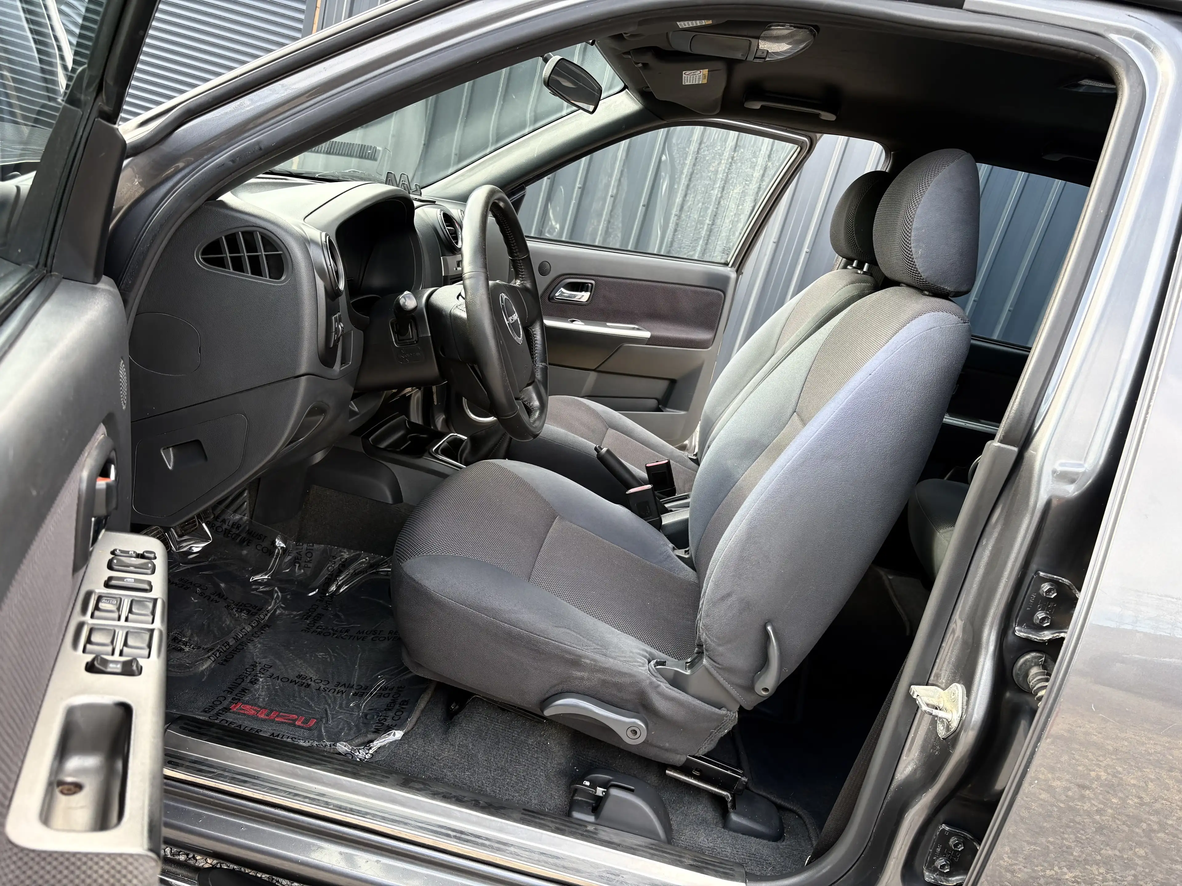 Isuzu D-Max D-Max 2.5 Turbo Di 4WD LS Granite Hardtop/ GPS/ — photo 5