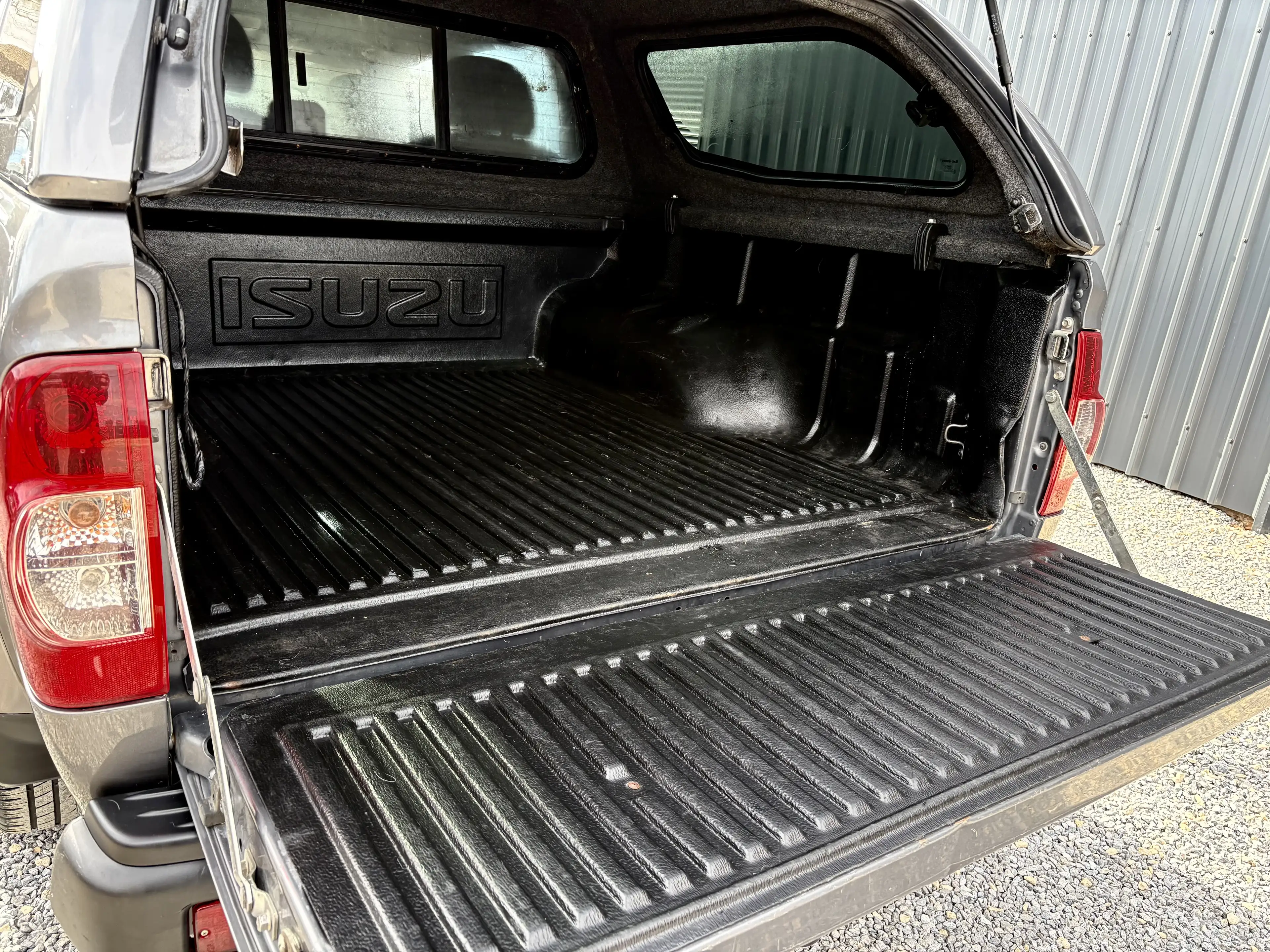 Isuzu D-Max D-Max 2.5 Turbo Di 4WD LS Granite Hardtop/ GPS/ — photo 14