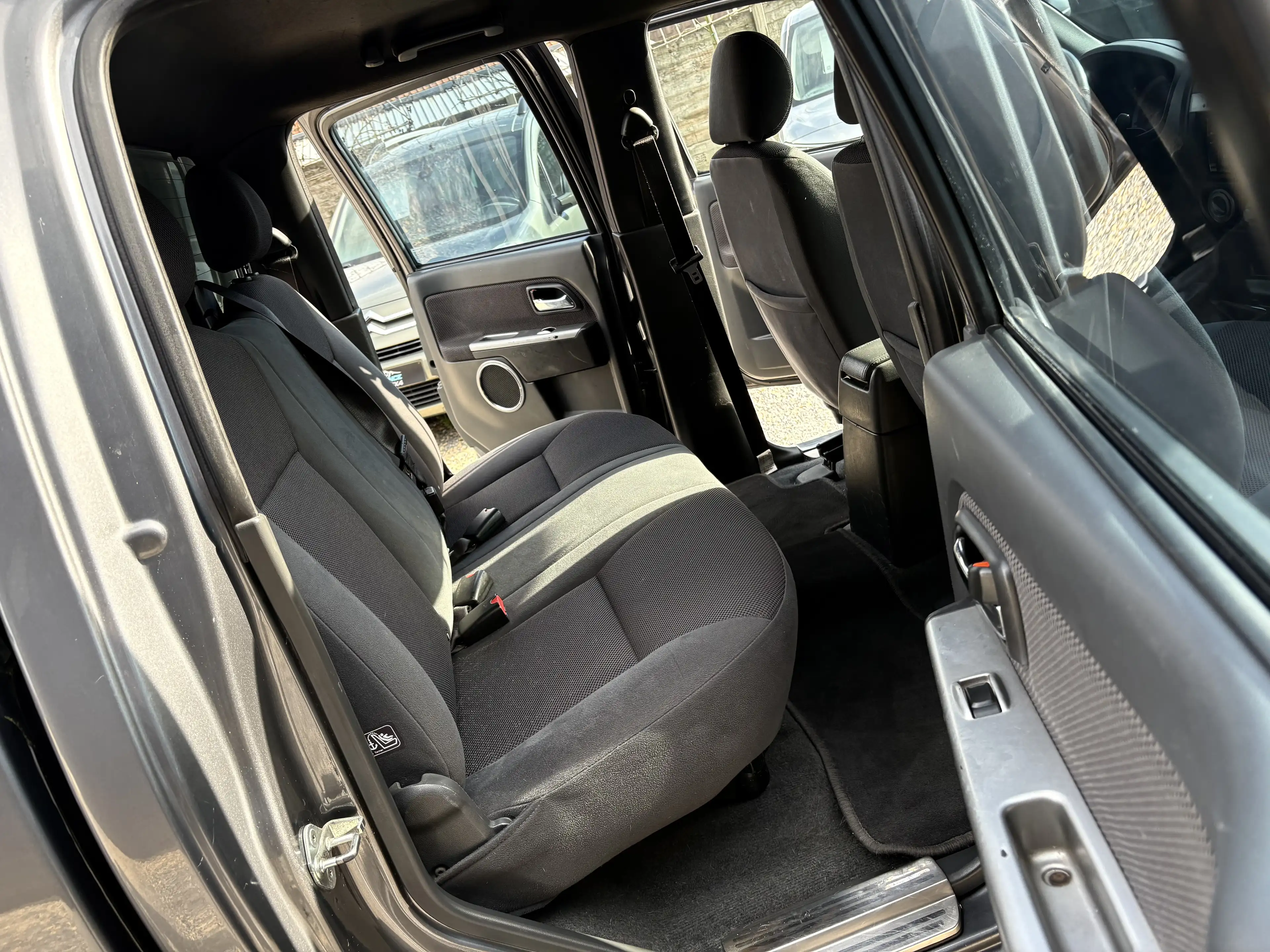 Isuzu D-Max D-Max 2.5 Turbo Di 4WD LS Granite Hardtop/ GPS/ — photo 10