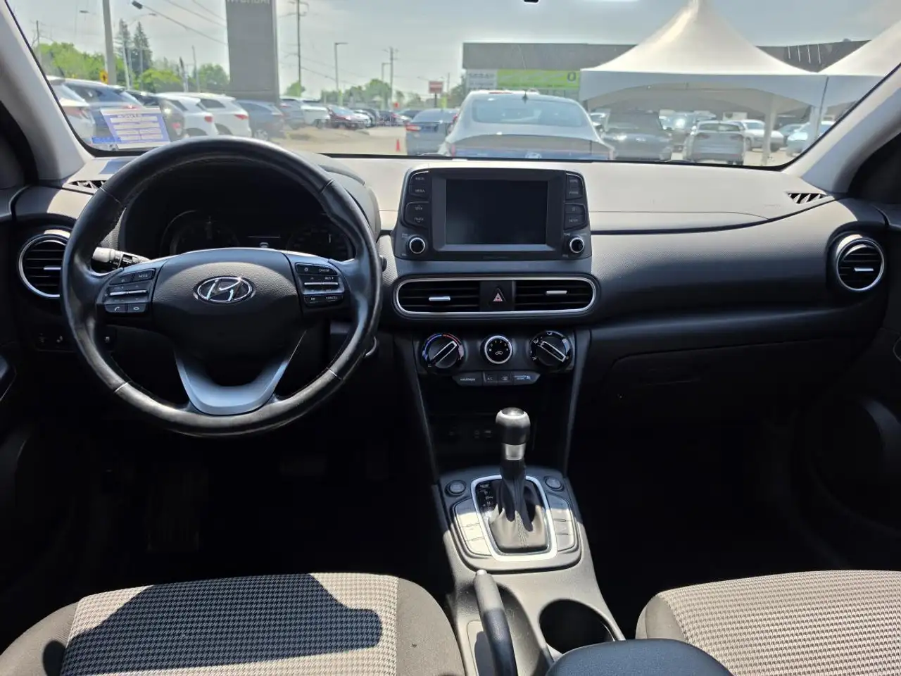 Hyundai KONA снимка Hyundai KONA