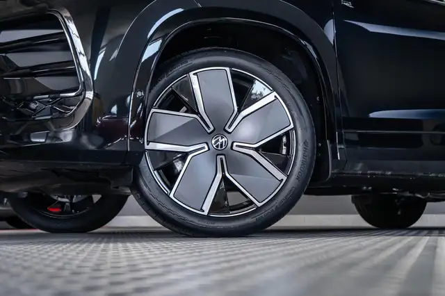 Volkswagen Tayron view 3