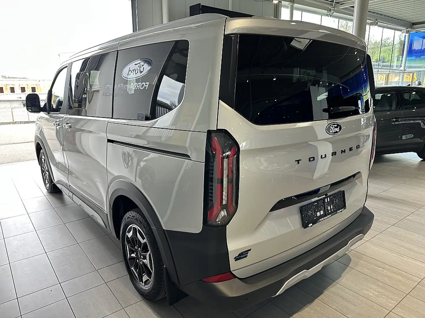 Ford Tourneo Custom Bus Elektro 160kW 340 L1H1 RWD Active Plateado - 2