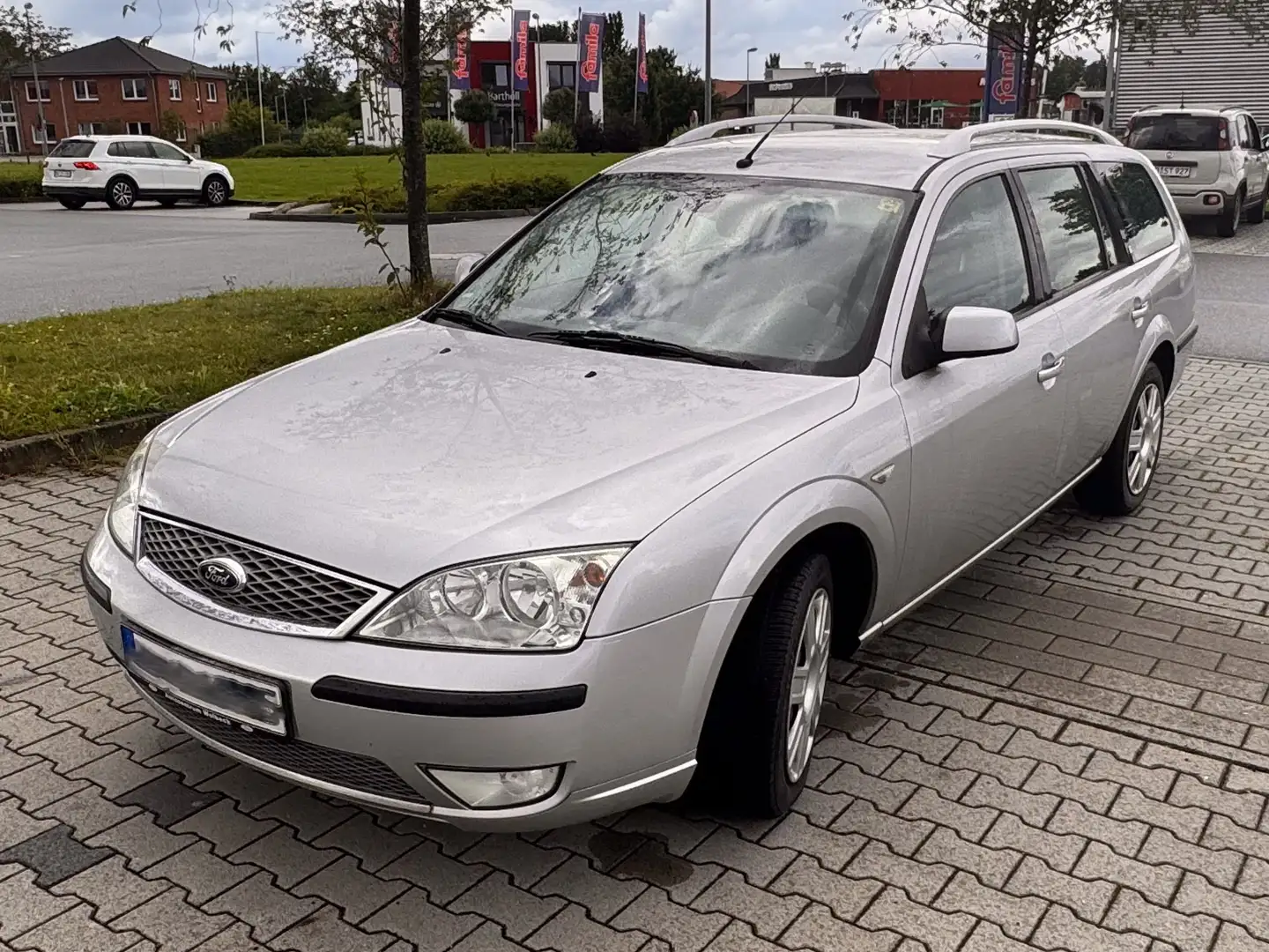 Ford Mondeo Mondeo 2.0 Turnier Aut. Ghia Silber - 1