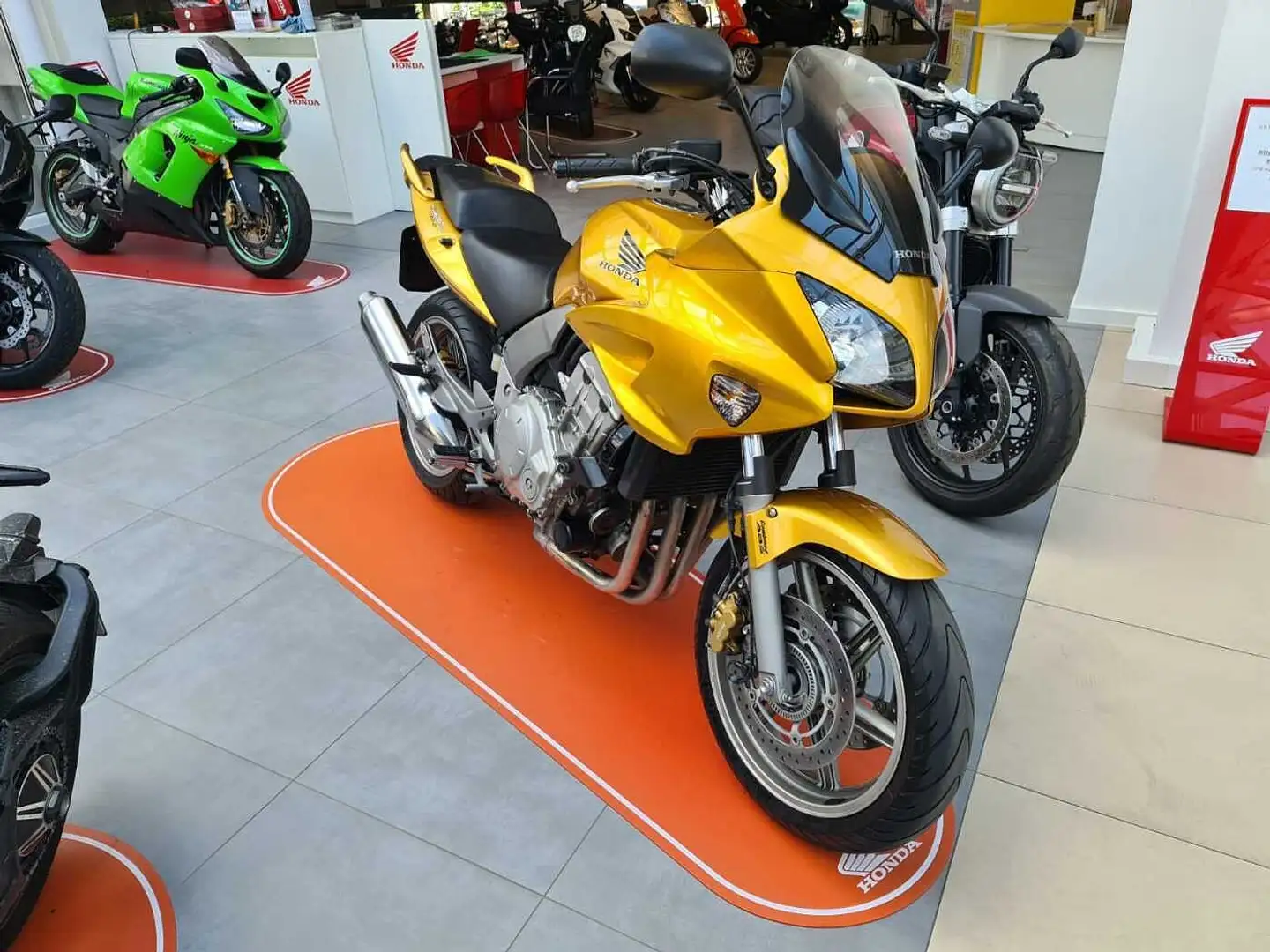 Honda CBF 1000 gold 18.300 km Złoty - 2