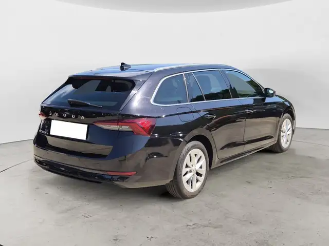 Skoda Octavia view 4