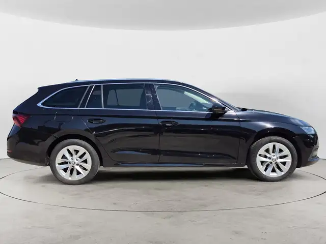 Skoda Octavia view 5