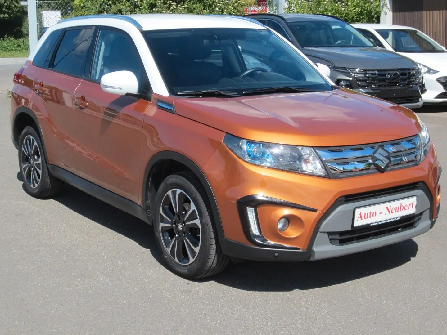 Suzuki Vitara 1.6 Club *AHK*LEDER*NAVI*PDC*SHZ* Orange - 2