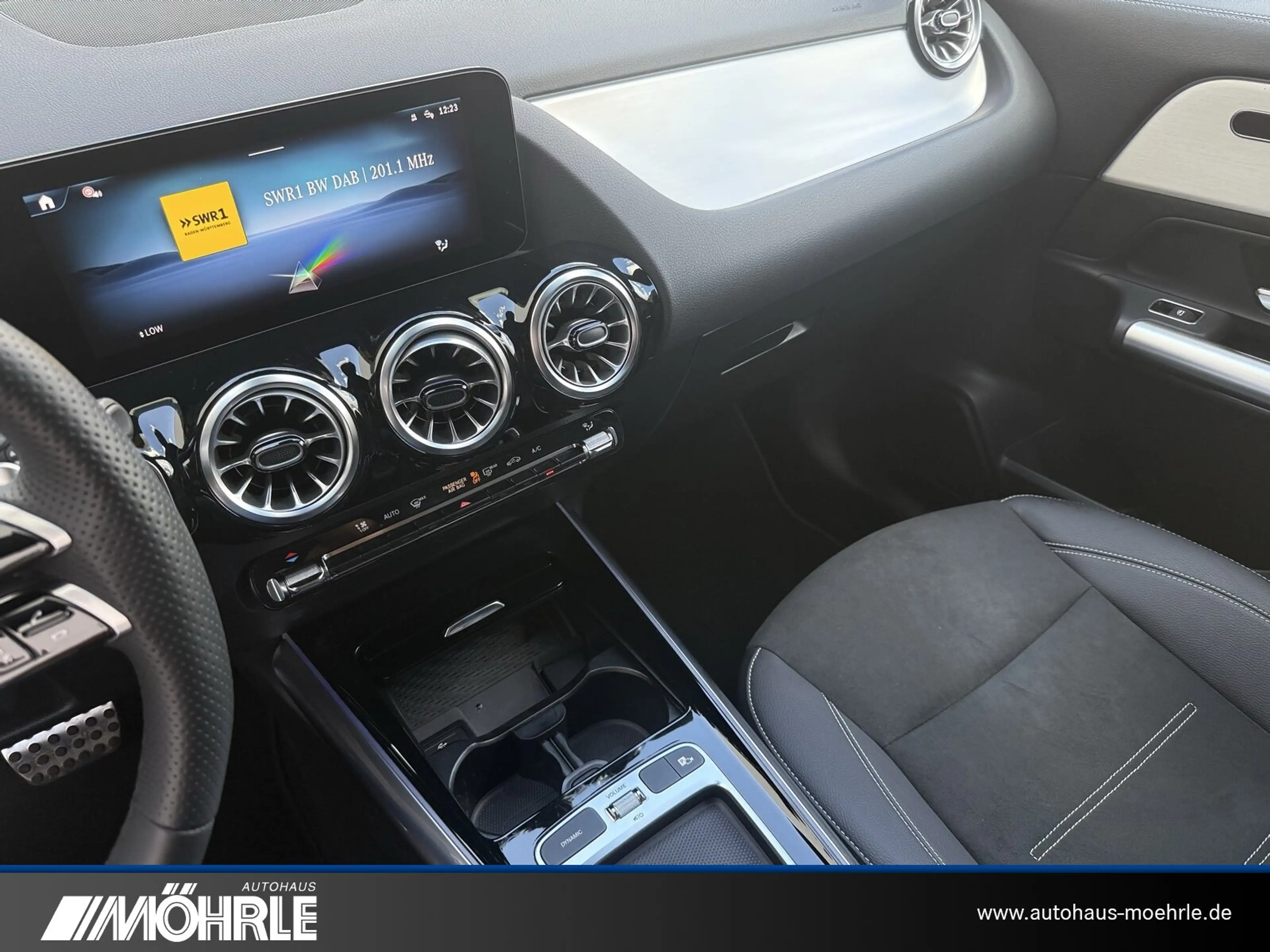 Mercedes-Benz GLA 200 GLA 200 AMG Line Pano-SHD AHK 360° Kamera LED — photo 8