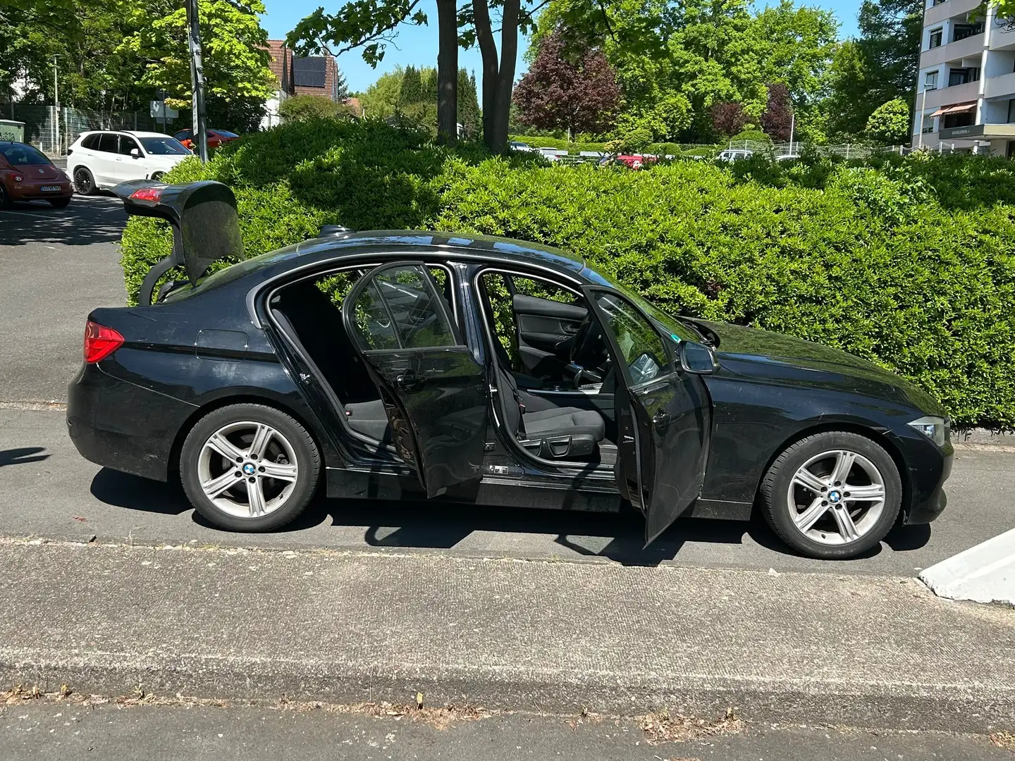 BMW 318 318 d, Automatik, Diesel mit Face Lift und Navi Noir - 2
