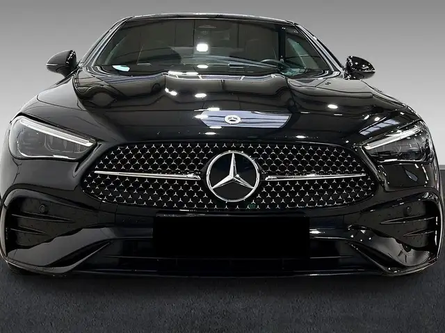 Mercedes-Benz 220 view 4