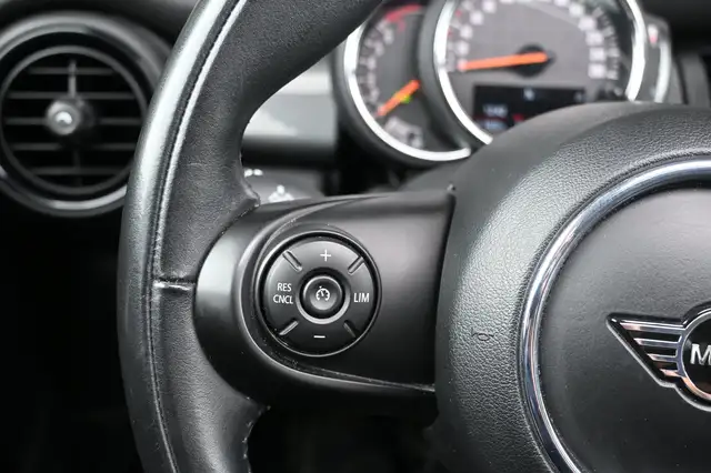 Mini Hatch view 16