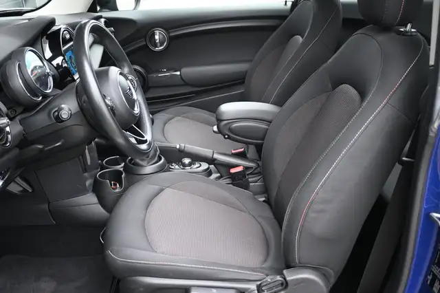 Mini Hatch view 4