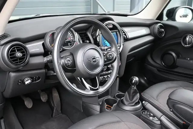 Mini Hatch view 14