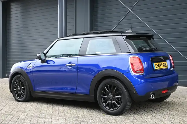 Mini Hatch view 13