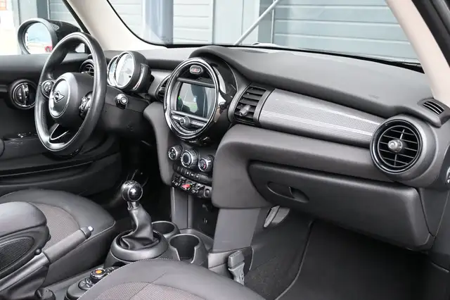 Mini Hatch view 12