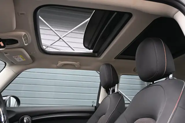Mini Hatch view 5