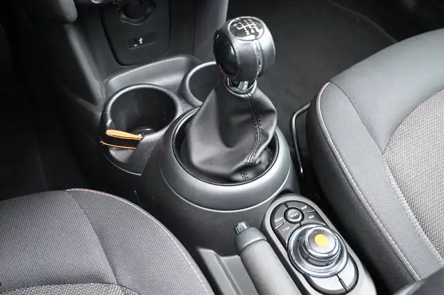 Mini Hatch view 23