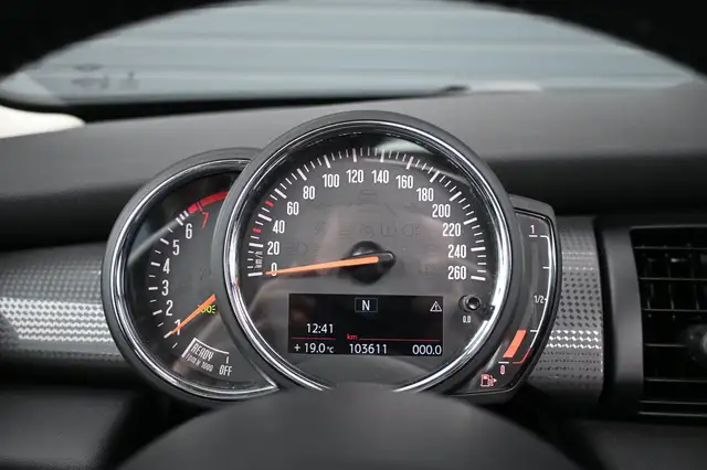 Mini Hatch view 8
