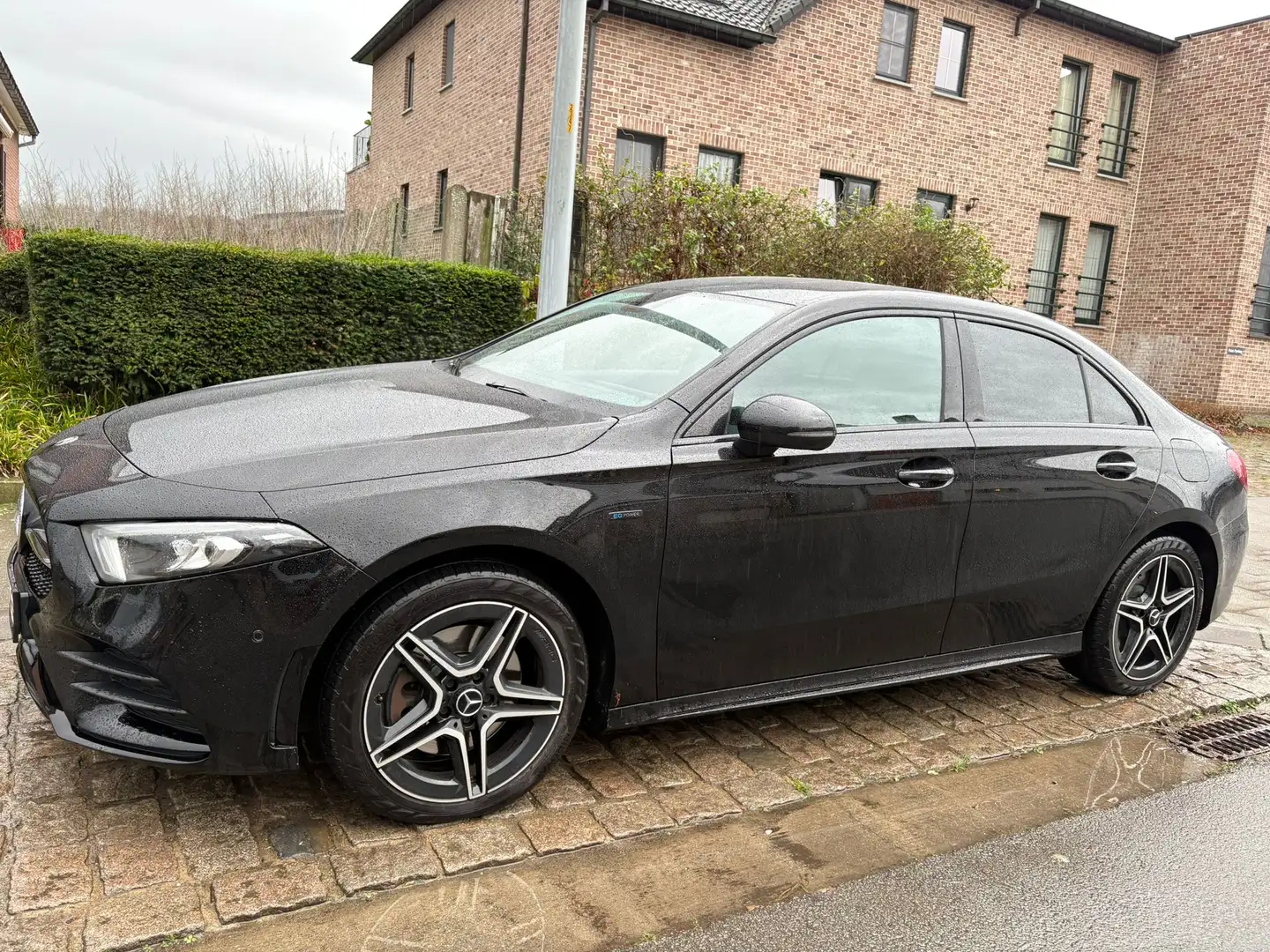 Mercedes-Benz A 250 e 8G-DCT AMG Line - 2