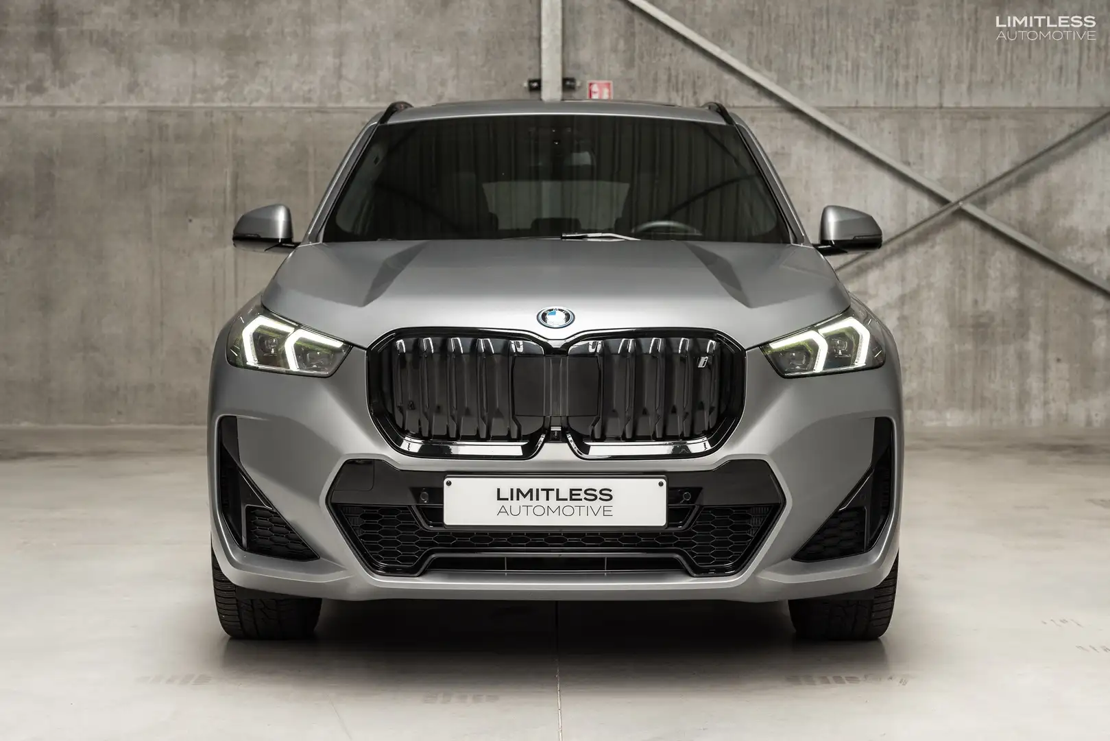 BMW iX1 iX1 xDrive30 | M Sport / LED / PANO / FULL / VAT Gris - 2