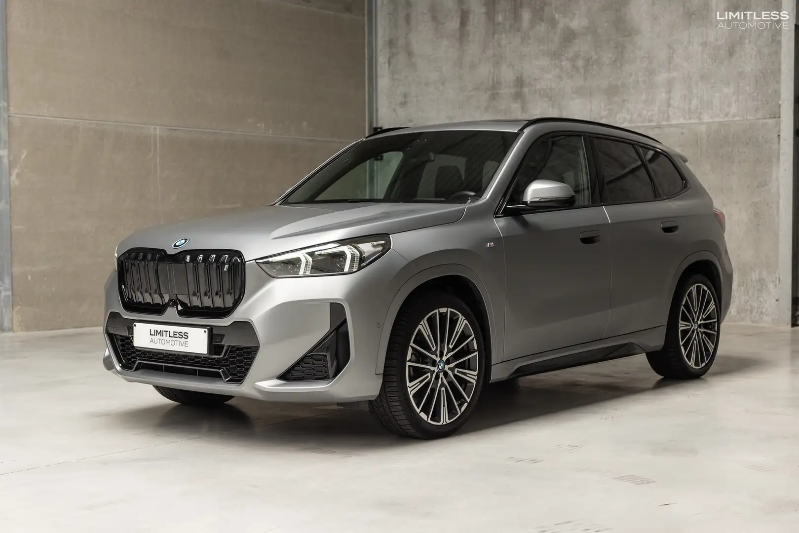 BMW iX1 iX1 xDrive30 | M Sport / LED / PANO / FULL / VAT Gris - 1