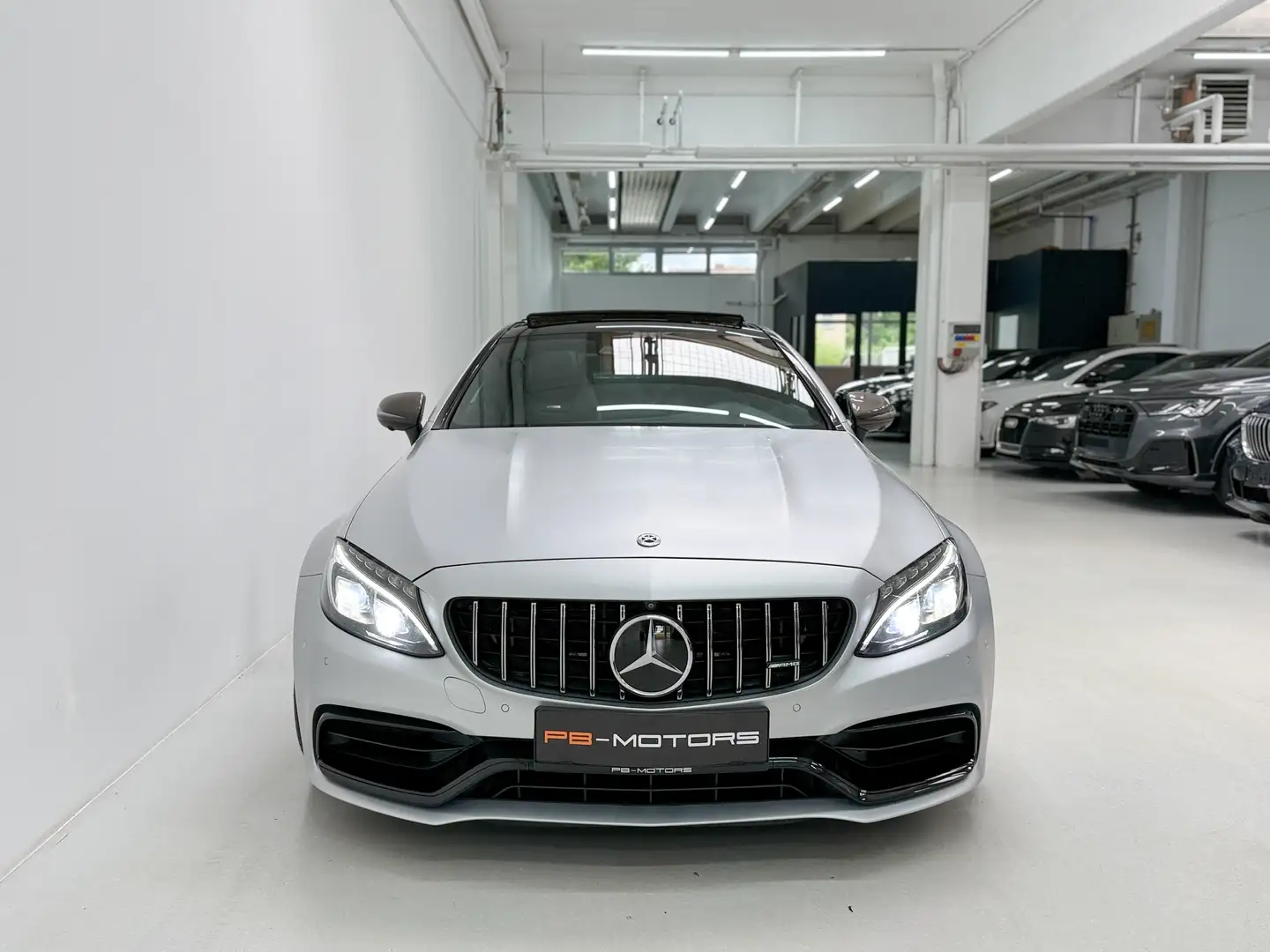 Mercedes-Benz C 63 AMG Coupe Magno Panorama Sportabgas KW 20"  Burmester Grau - 2