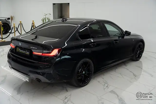 BMW 3 Series view 16