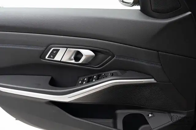 BMW 3 Series view 27
