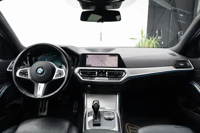 BMW 3 Series view 19