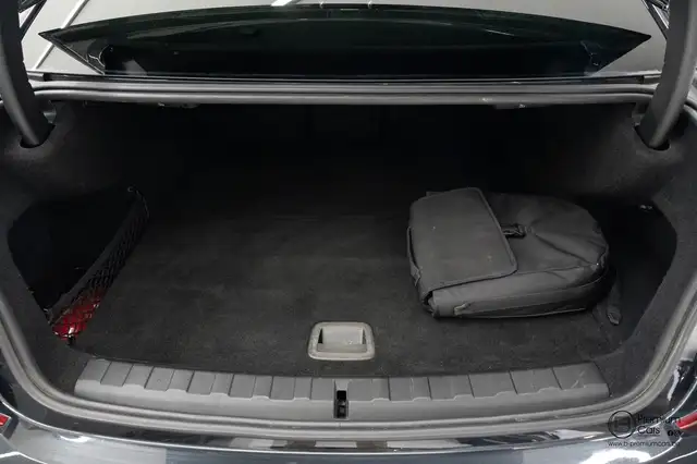 BMW 3 Series view 24