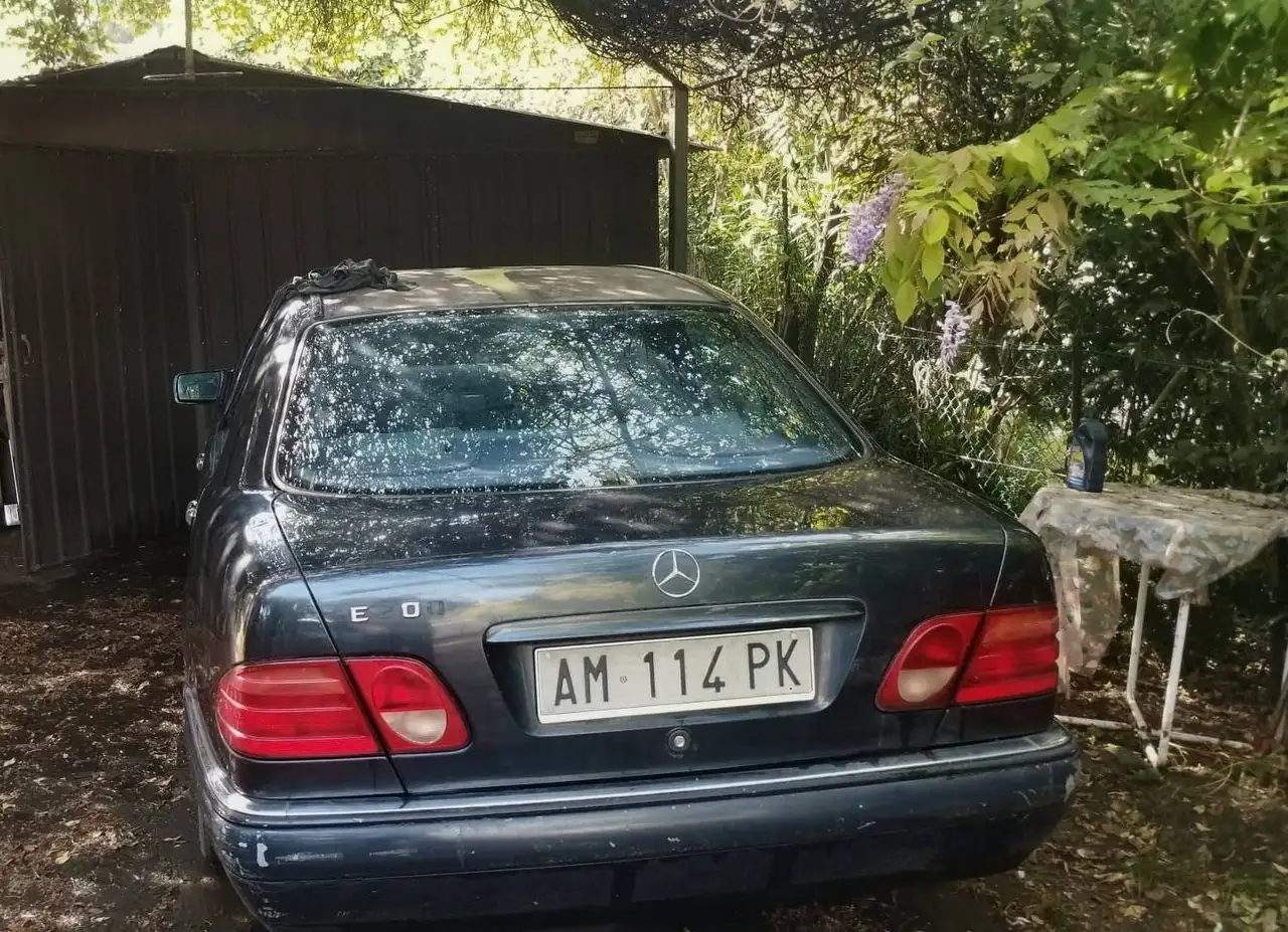 Mercedes-Benz E 200 Classe E - W210 Berlina Avantgarde, foto 1