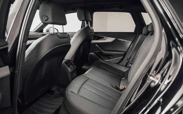 Audi A4 Avant view 12