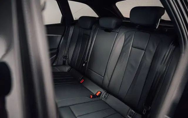 Audi A4 Avant view 11