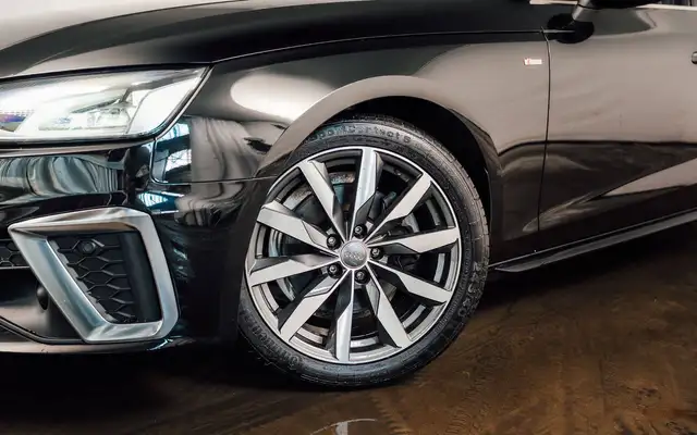 Audi A4 Avant view 8